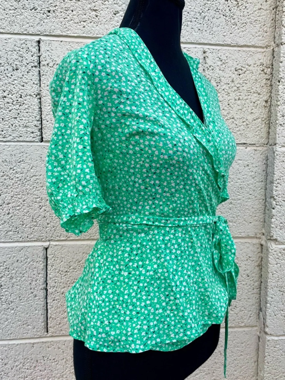 Green Floral Wrap Top Cottagecore Prairie Trad Wife Blouse Ruffle Trim Small GUC